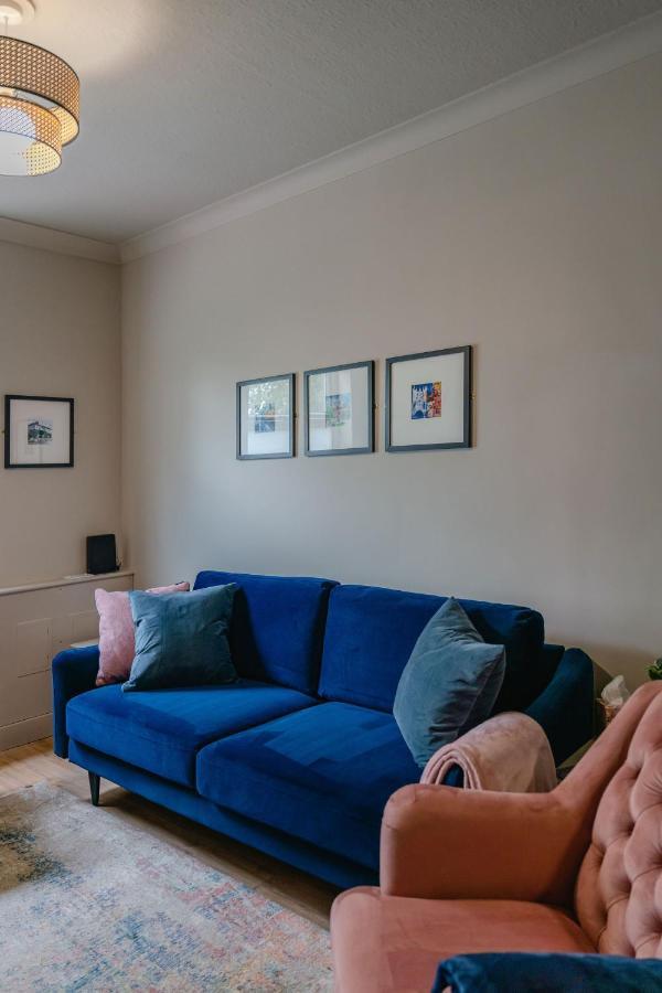 Swan House - Free Parking - Ten Minute Walk To Train Station - Perfectly Located For City Centre & Racecourse Casa vacanze *