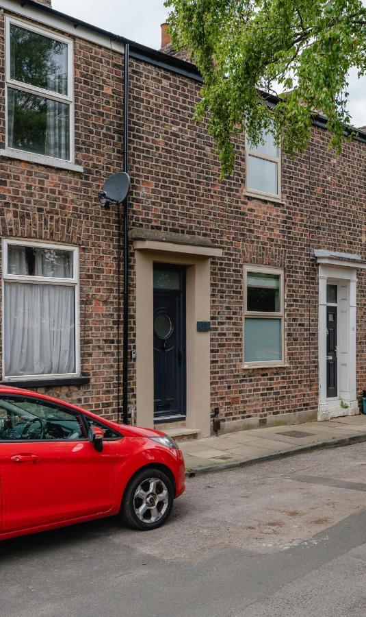 Swan House - Free Parking - Ten Minute Walk To Train Station - Perfectly Located For City Centre & Racecourse * York