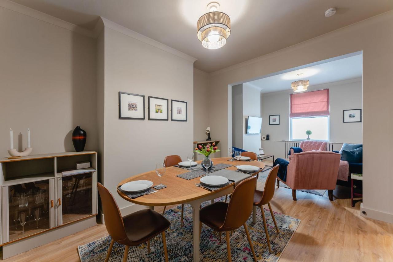 Swan House - Free Parking - Ten Minute Walk To Train Station - Perfectly Located For City Centre & Racecourse Casa vacanze York