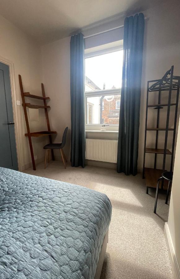 Casa vacanze Swan House - Free Parking - Ten Minute Walk To Train Station - Perfectly Located For City Centre & Racecourse *